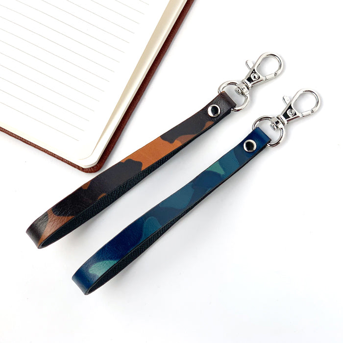 【Leo&Aoi公式ショップ】 牛革 カモフラージュ ナスカン付き ストラップ 本革 マルチストラップ 携帯ストラップ レザー 携帯 スマホ キーホルダー パスケース 定期入れ リストストラップ 革 手帳型 スマホケース スマホカバー 手帳型ケース 落下防止 迷彩柄 レディース メンズ 【安心の返品保証付き】