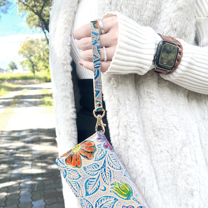 【Leo&Aoi公式ショップ】 牛革 レトロな 花型押し ナスカン付き ストラップ 本革 マルチストラップ 携帯ストラップ レザー 携帯 スマホ キーホルダー パスケース 定期入れ リストストラップ 革 手帳型 スマホケース 落下防止 レディース 花 フラワー 【安心の返品保証付き】